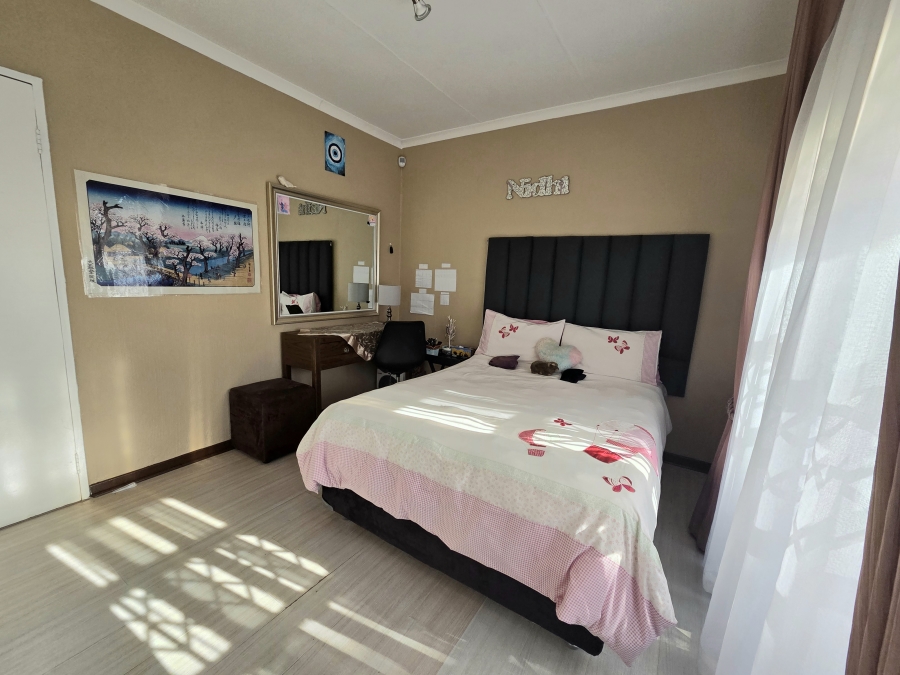 5 Bedroom Property for Sale in Noordwyk Gauteng