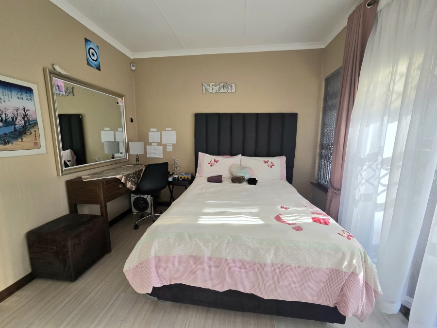 5 Bedroom Property for Sale in Noordwyk Gauteng