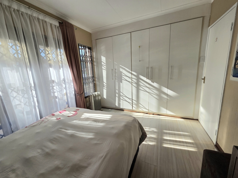 5 Bedroom Property for Sale in Noordwyk Gauteng