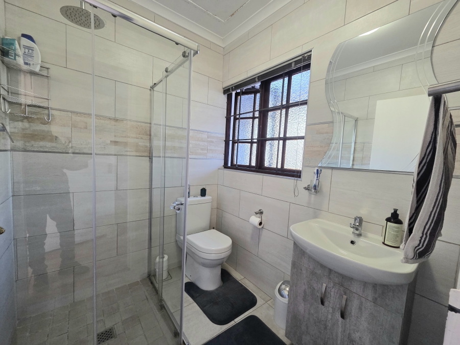 5 Bedroom Property for Sale in Noordwyk Gauteng