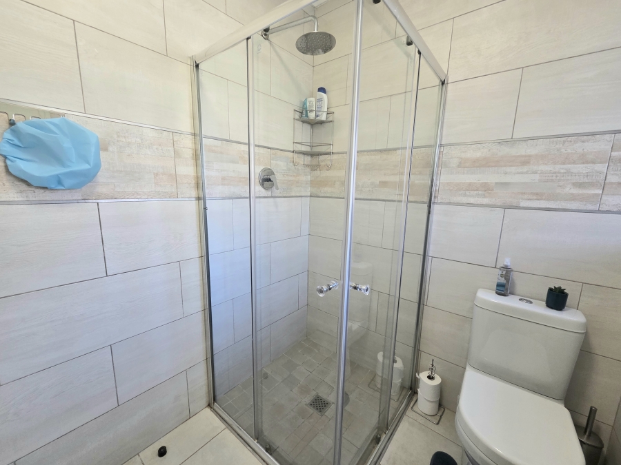 5 Bedroom Property for Sale in Noordwyk Gauteng