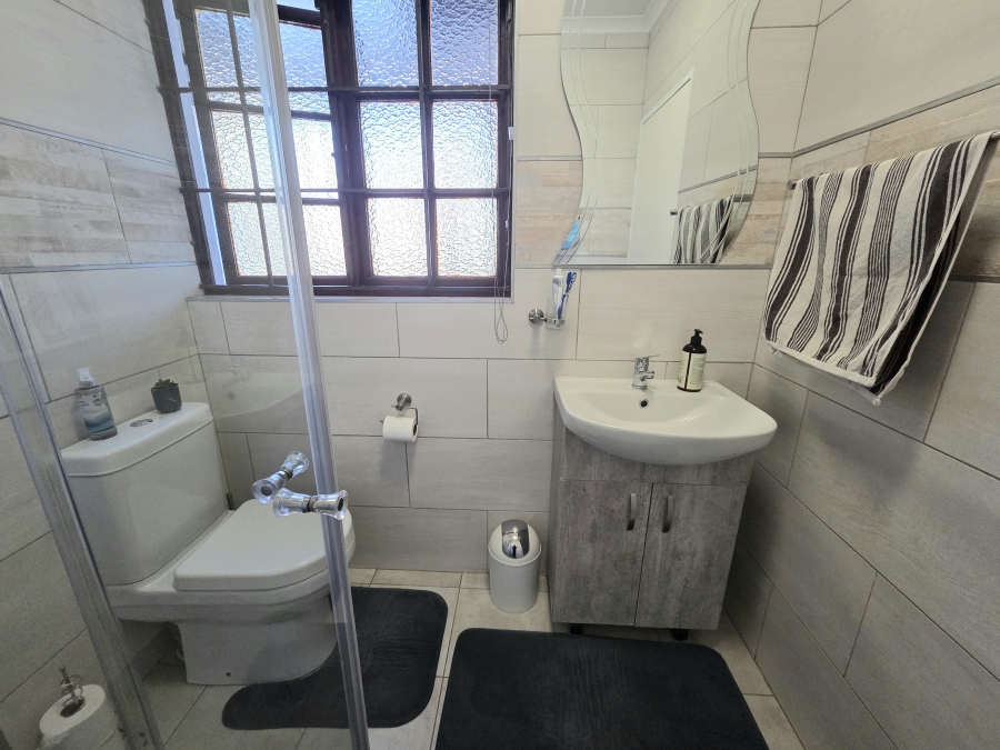 5 Bedroom Property for Sale in Noordwyk Gauteng