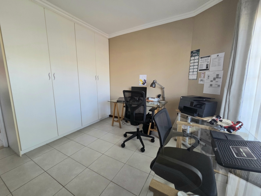 5 Bedroom Property for Sale in Noordwyk Gauteng