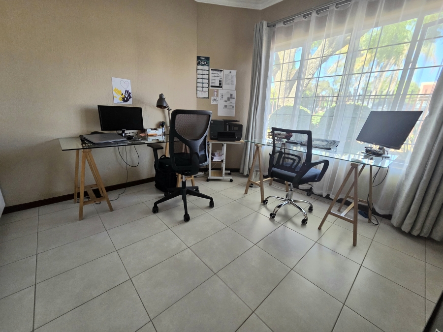 5 Bedroom Property for Sale in Noordwyk Gauteng