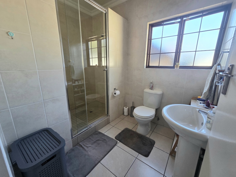 5 Bedroom Property for Sale in Noordwyk Gauteng