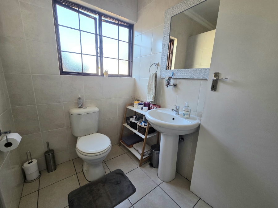 5 Bedroom Property for Sale in Noordwyk Gauteng