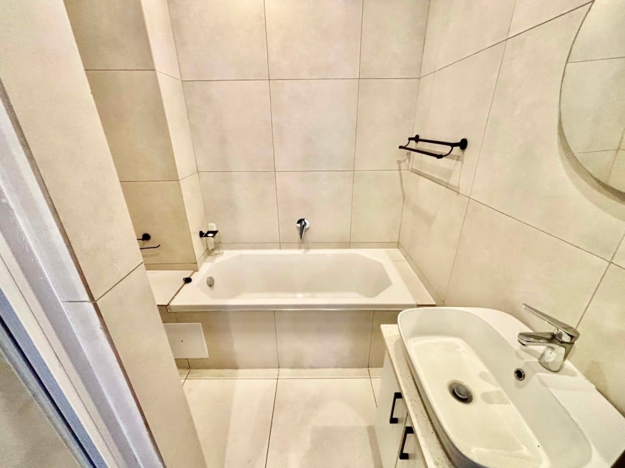 To Let 2 Bedroom Property for Rent in Illovo Gauteng