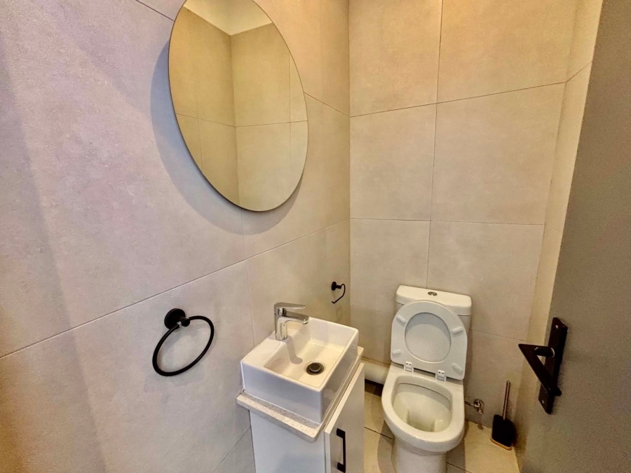 To Let 2 Bedroom Property for Rent in Illovo Gauteng