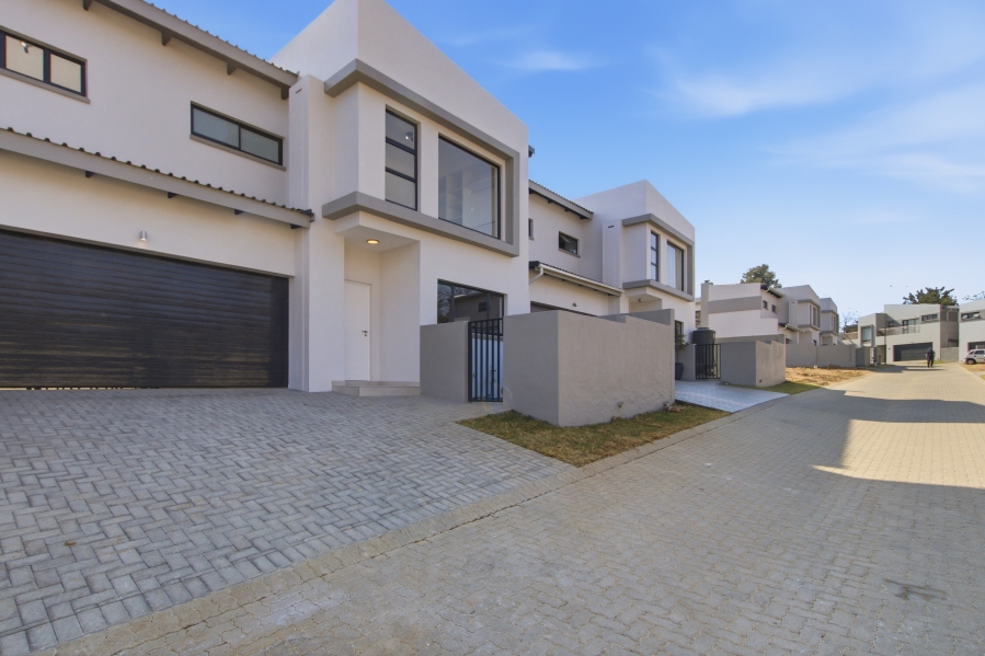 3 Bedroom Property for Sale in Fourways Gauteng