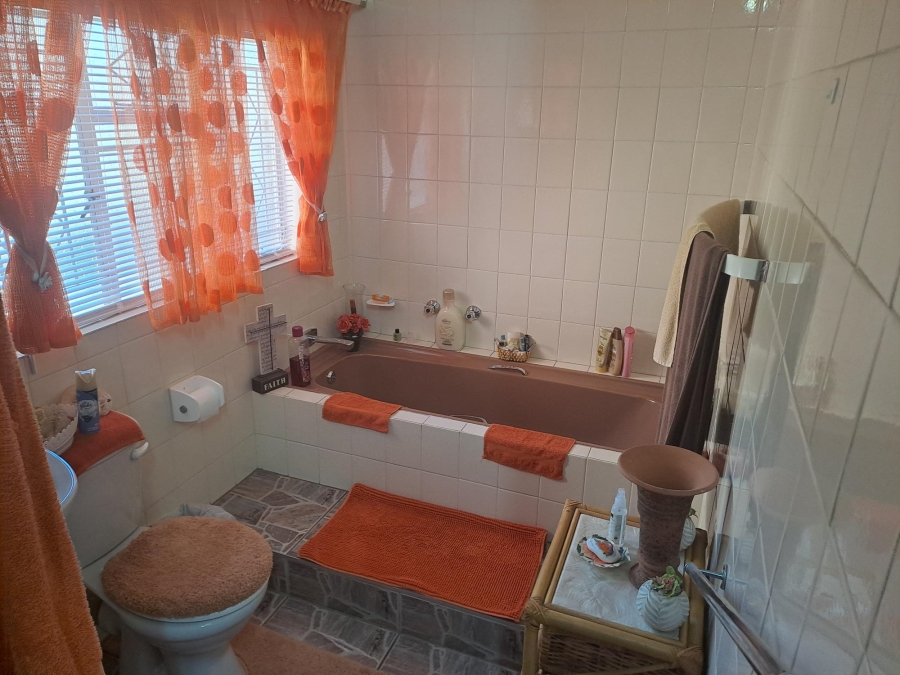 3 Bedroom Property for Sale in Kenmare Gauteng