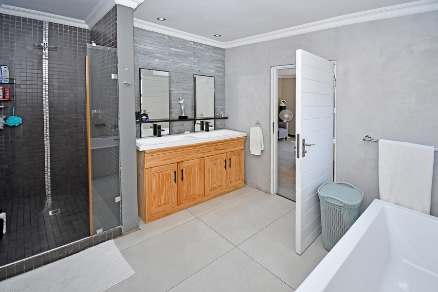 3 Bedroom Property for Sale in Broadacres Gauteng