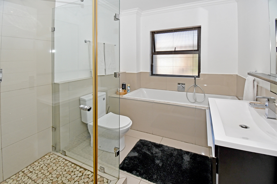 3 Bedroom Property for Sale in Broadacres Gauteng