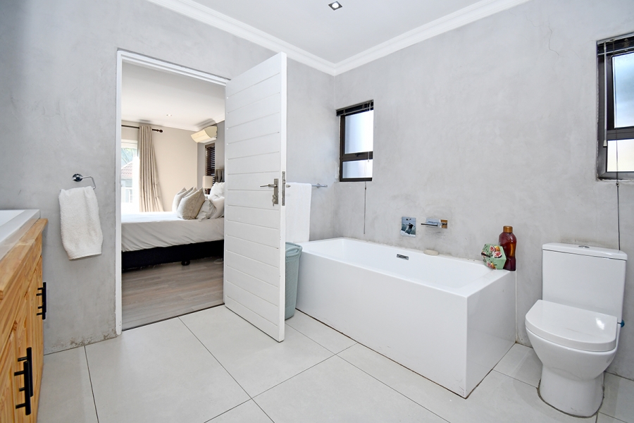 3 Bedroom Property for Sale in Broadacres Gauteng