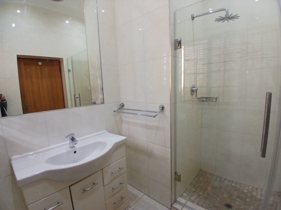 To Let 2 Bedroom Property for Rent in Bedfordview Gauteng