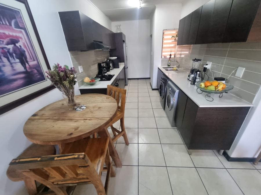 To Let 3 Bedroom Property for Rent in Oakdene Gauteng