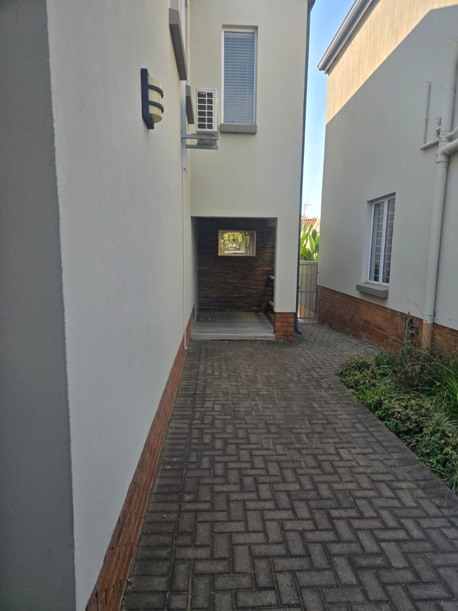 To Let 3 Bedroom Property for Rent in Broadacres Gauteng