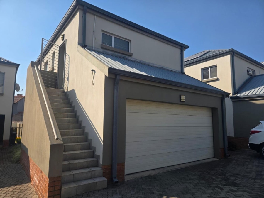 3 Bedroom Property for Sale in Broadacres Gauteng