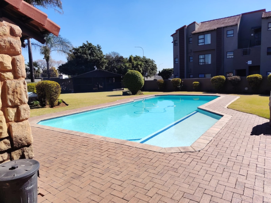 3 Bedroom Property for Sale in Lakefield Gauteng