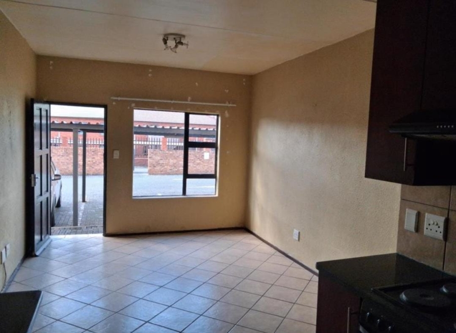 2 Bedroom Property for Sale in Alrode Gauteng