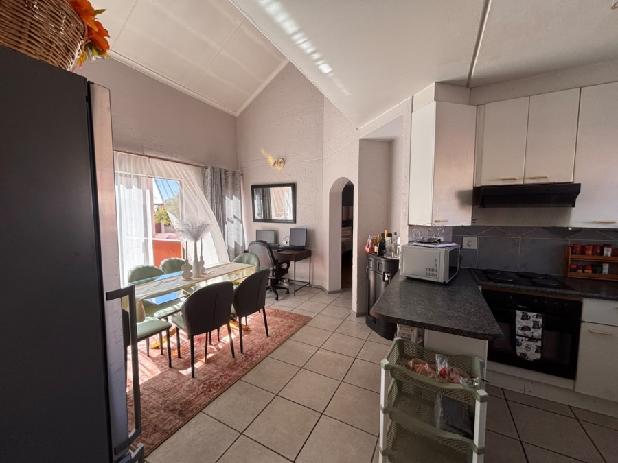 To Let 2 Bedroom Property for Rent in Bromhof Gauteng