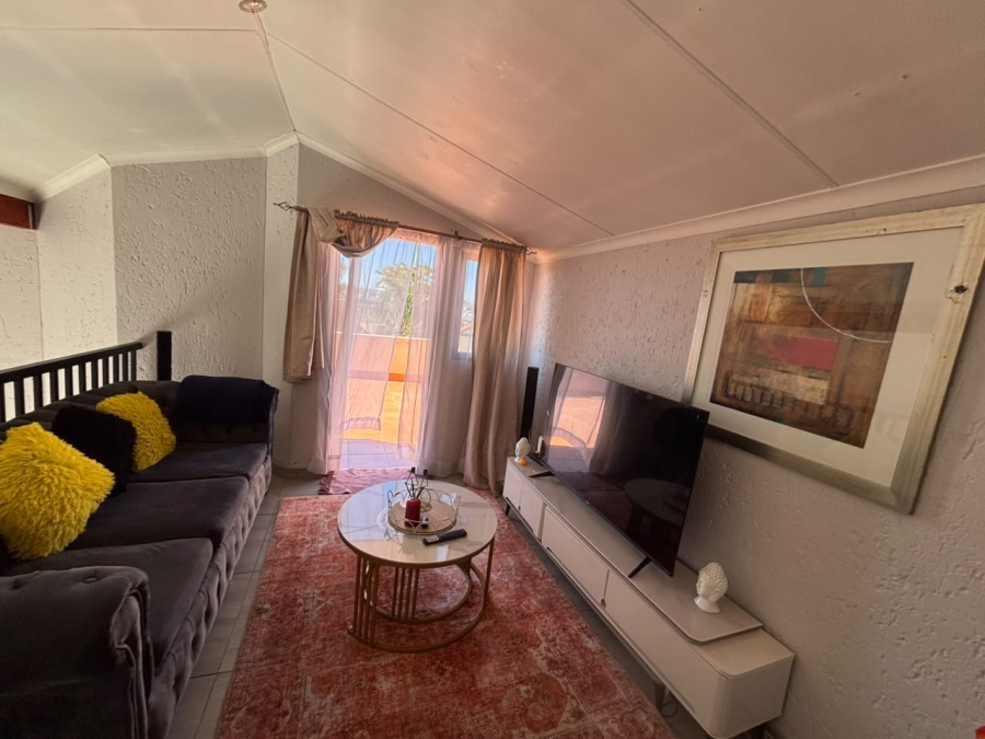 To Let 2 Bedroom Property for Rent in Bromhof Gauteng