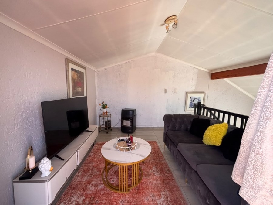 To Let 2 Bedroom Property for Rent in Bromhof Gauteng