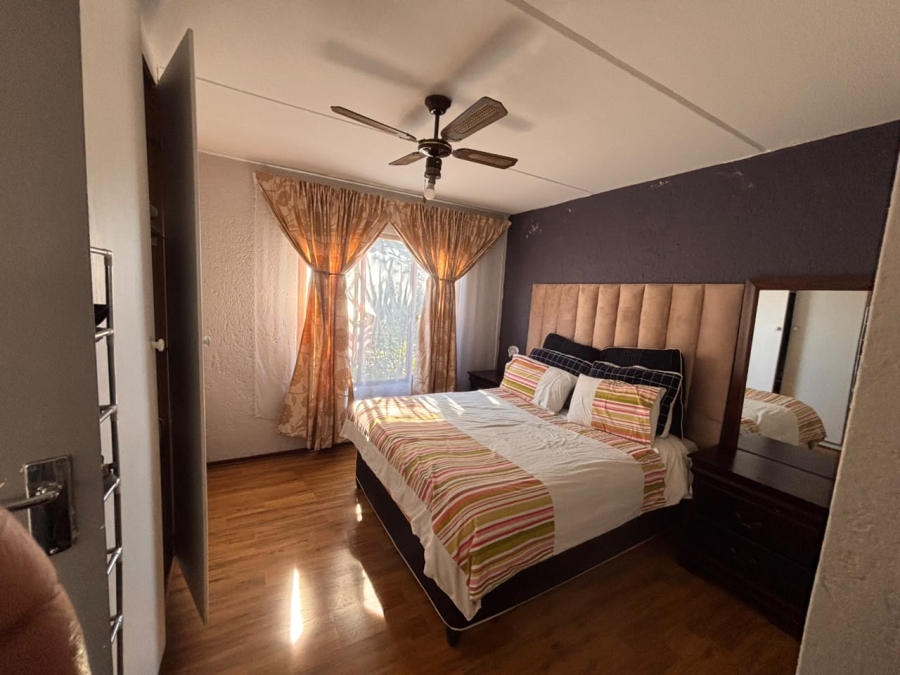 To Let 2 Bedroom Property for Rent in Bromhof Gauteng