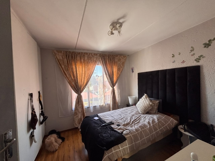 To Let 2 Bedroom Property for Rent in Bromhof Gauteng