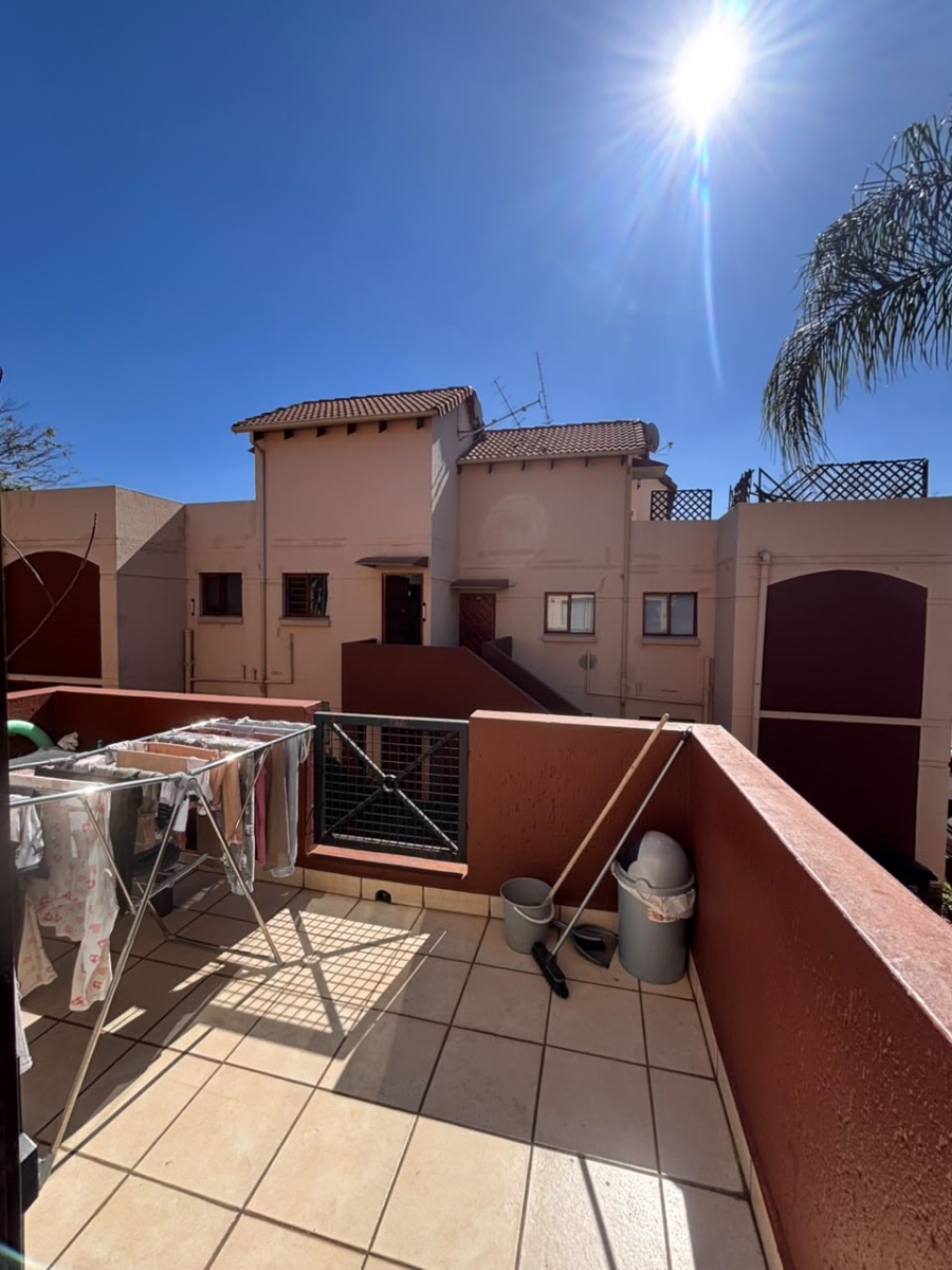 To Let 2 Bedroom Property for Rent in Bromhof Gauteng