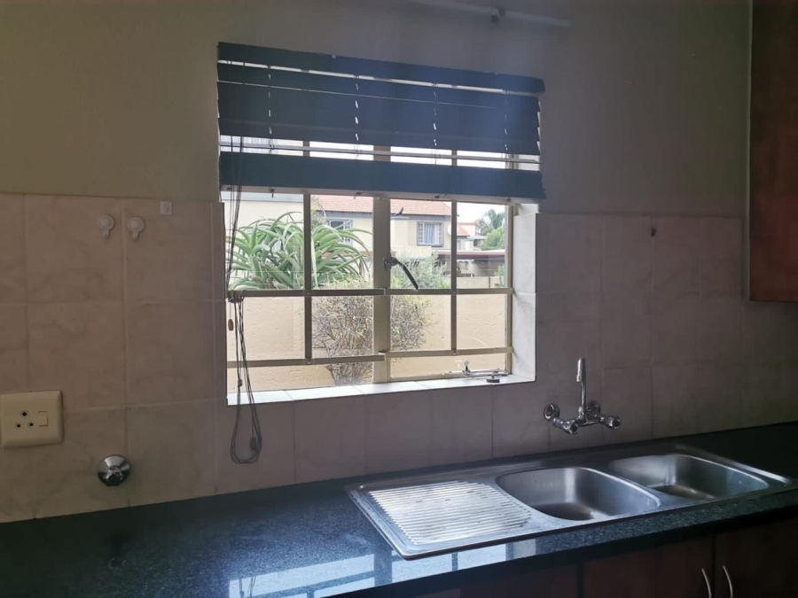 2 Bedroom Property for Sale in Annlin Gauteng