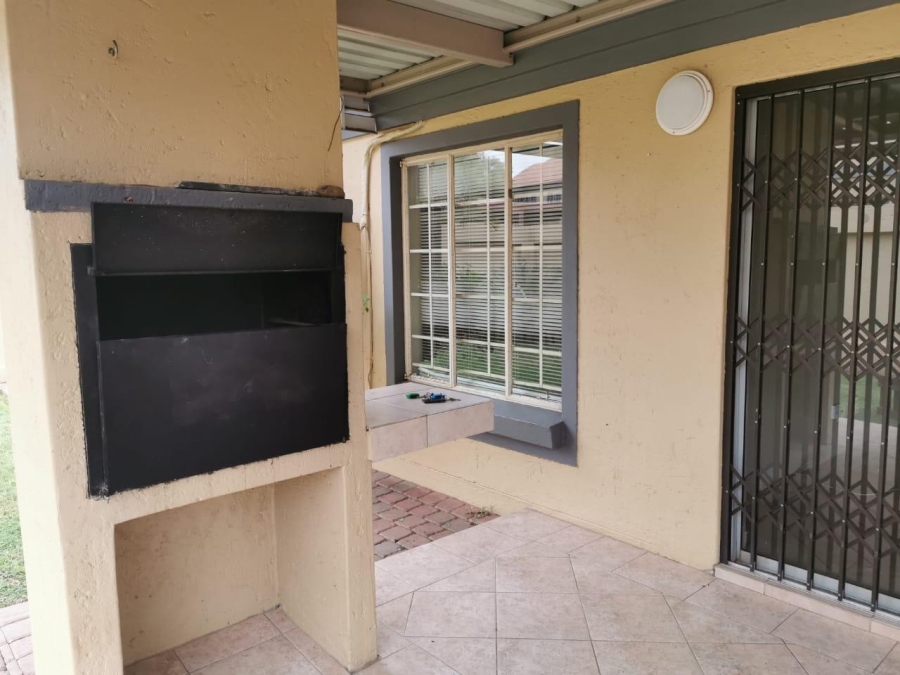 2 Bedroom Property for Sale in Annlin Gauteng