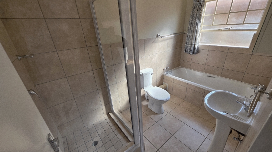 4 Bedroom Property for Sale in Oukraal Estate Gauteng