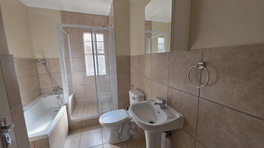 4 Bedroom Property for Sale in Oukraal Estate Gauteng