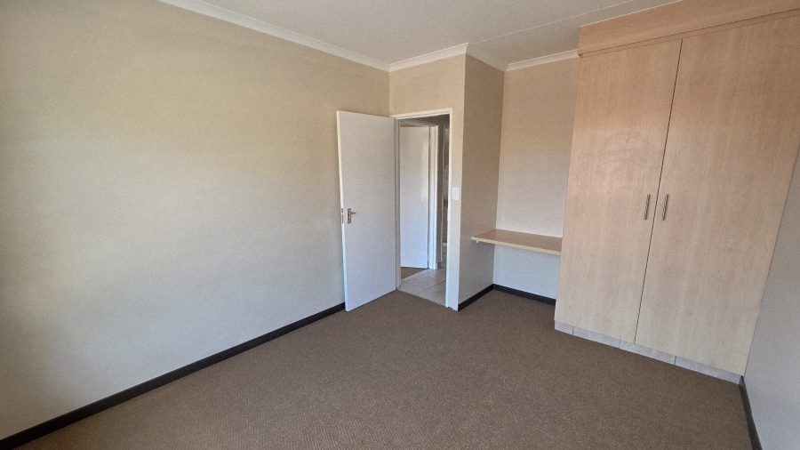 4 Bedroom Property for Sale in Oukraal Estate Gauteng