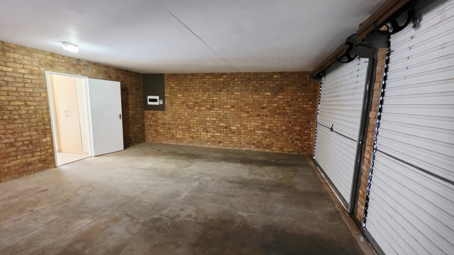 4 Bedroom Property for Sale in Oukraal Estate Gauteng