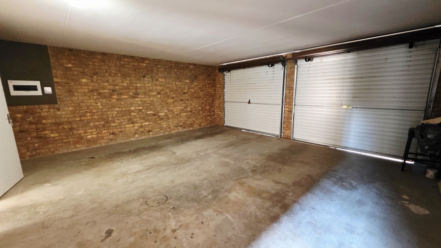 4 Bedroom Property for Sale in Oukraal Estate Gauteng