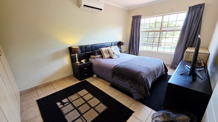4 Bedroom Property for Sale in Oukraal Estate Gauteng