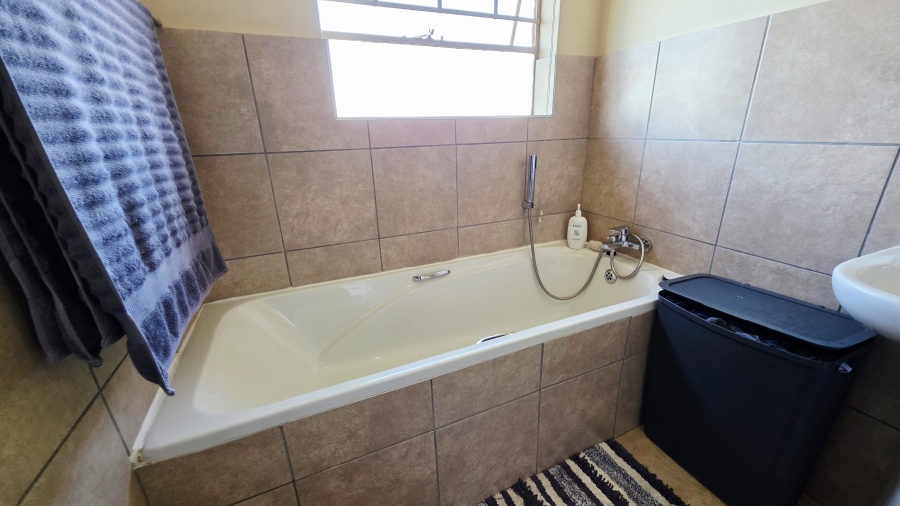 4 Bedroom Property for Sale in Oukraal Estate Gauteng