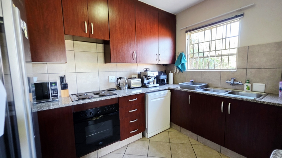 4 Bedroom Property for Sale in Oukraal Estate Gauteng