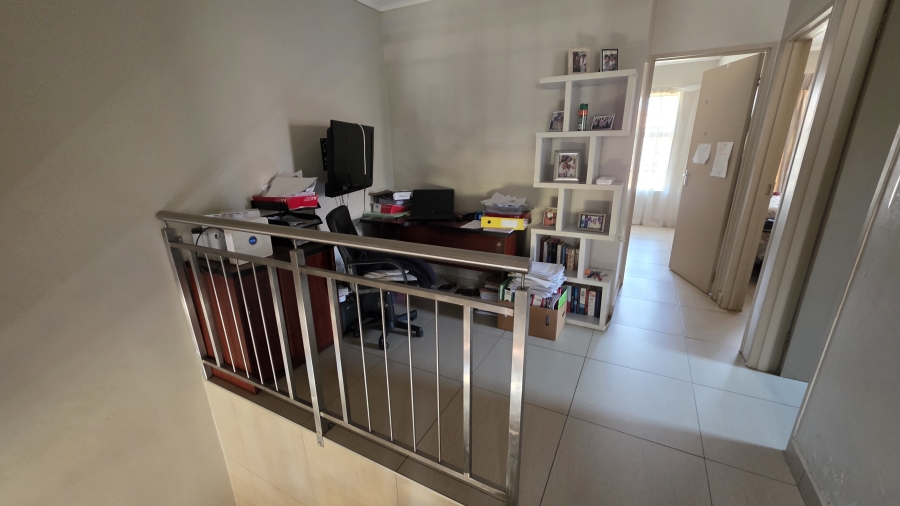 4 Bedroom Property for Sale in Oukraal Estate Gauteng