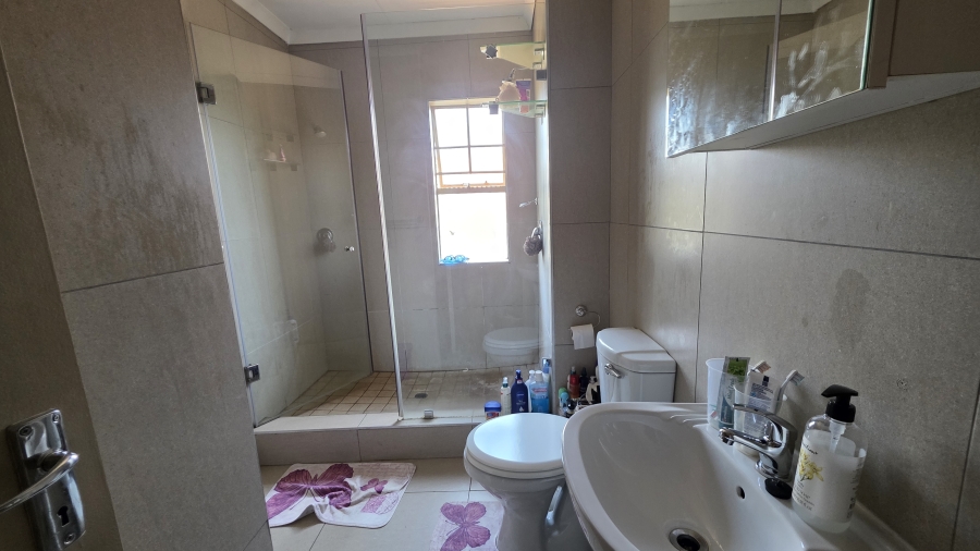 4 Bedroom Property for Sale in Oukraal Estate Gauteng
