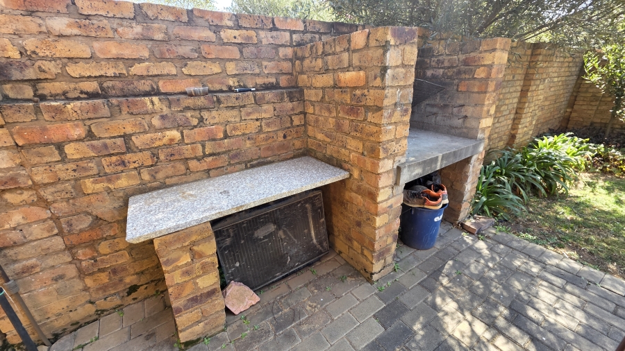 4 Bedroom Property for Sale in Oukraal Estate Gauteng