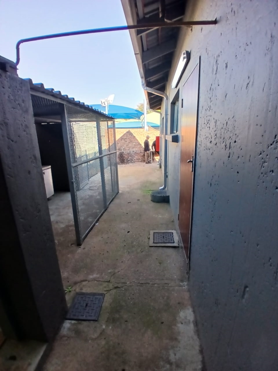 To Let Commercial Property for Rent in Montana Park Gauteng