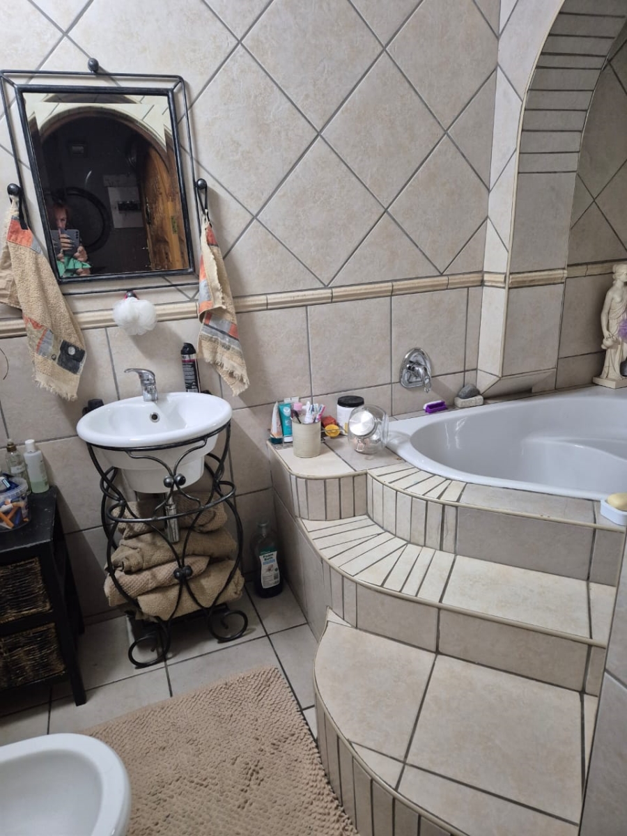 6 Bedroom Property for Sale in Capital Park Gauteng