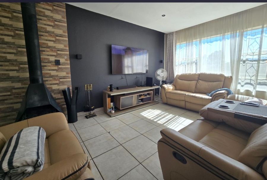 3 Bedroom Property for Sale in Roseacre Gauteng
