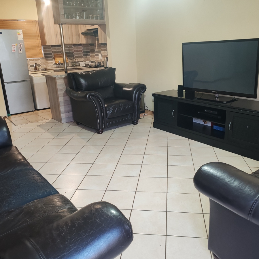 2 Bedroom Property for Sale in Die Hoewes Gauteng