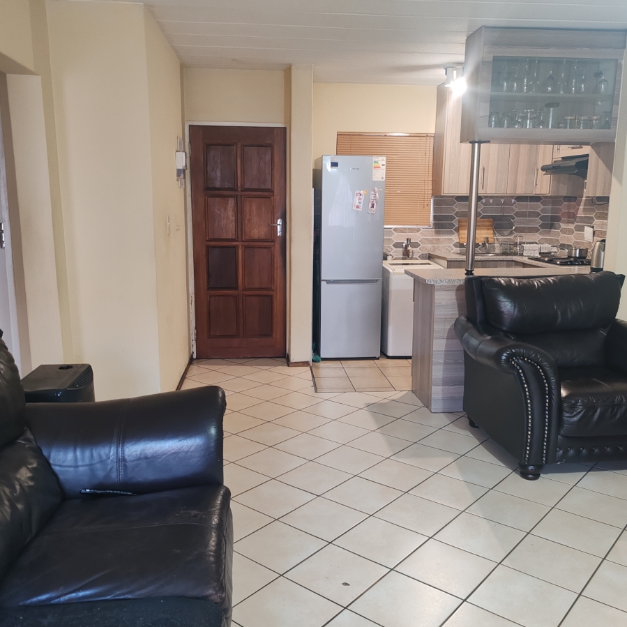 2 Bedroom Property for Sale in Die Hoewes Gauteng