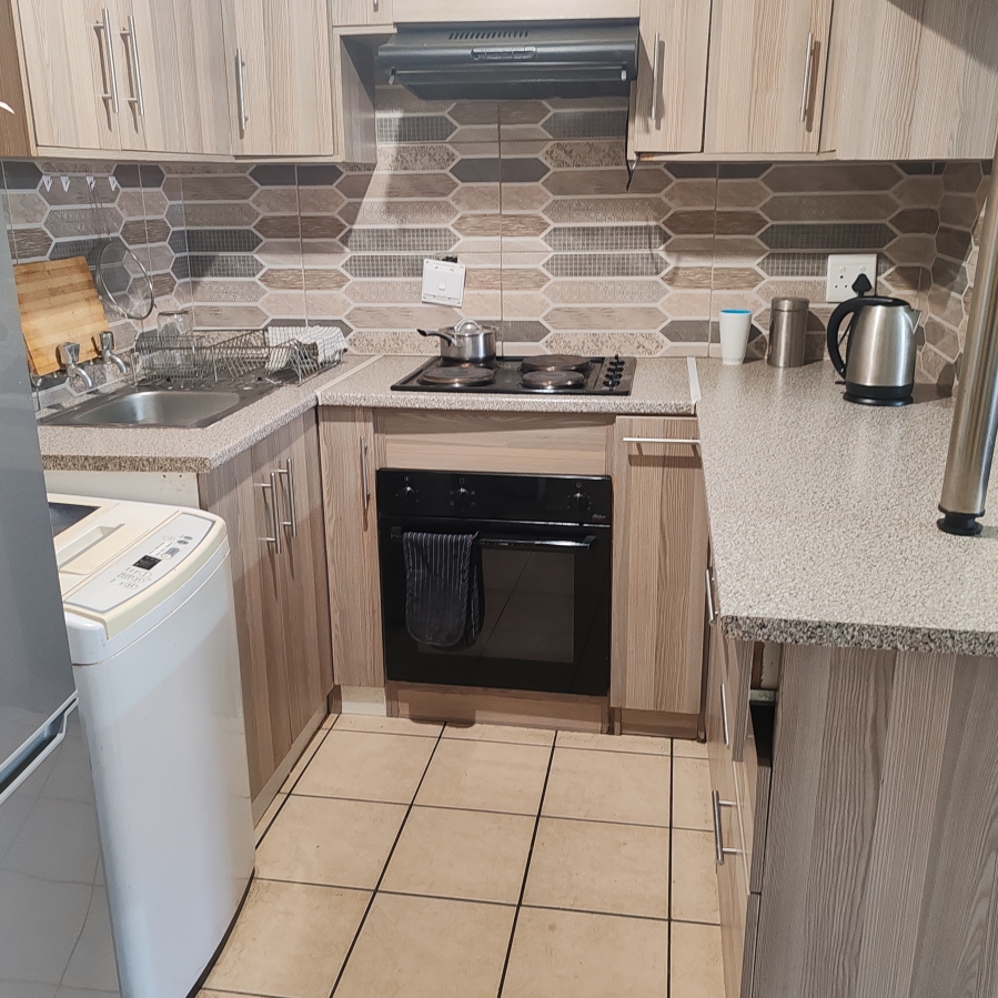 2 Bedroom Property for Sale in Die Hoewes Gauteng
