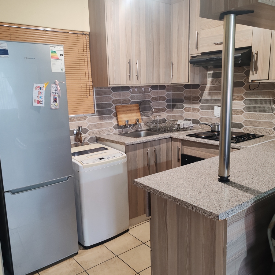2 Bedroom Property for Sale in Die Hoewes Gauteng