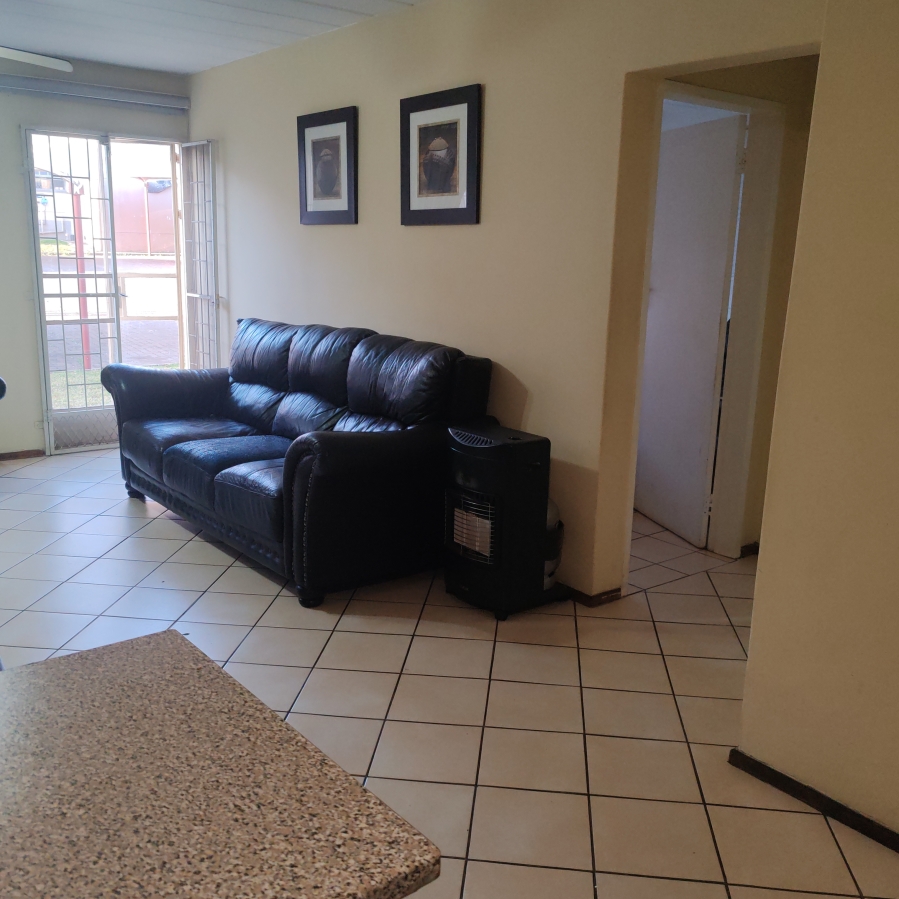 2 Bedroom Property for Sale in Die Hoewes Gauteng